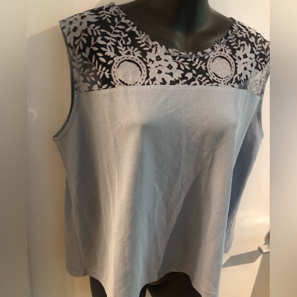 5/$20 LOVELY BLOUSE 12/14 FIT - Picture 3 of 10